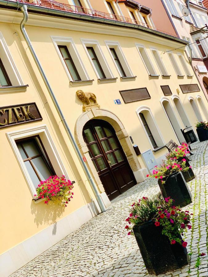 Apartament W Centrum Miasta Z Darmowym Parkingiem Dla Dwojga -Apartamenty Pod Zlotym Lwem Клодзко Екстериор снимка