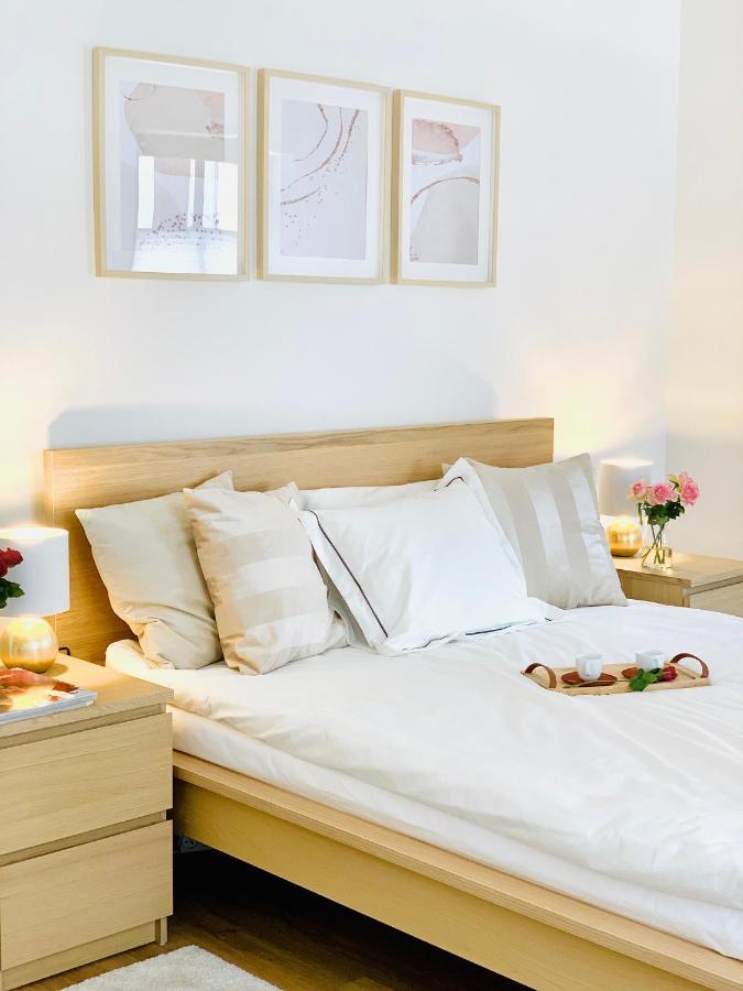 Apartament W Centrum Miasta Z Darmowym Parkingiem Dla Dwojga -Apartamenty Pod Zlotym Lwem Клодзко Екстериор снимка