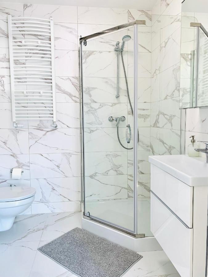 Apartament W Centrum Miasta Z Darmowym Parkingiem Dla Dwojga -Apartamenty Pod Zlotym Lwem Клодзко Екстериор снимка