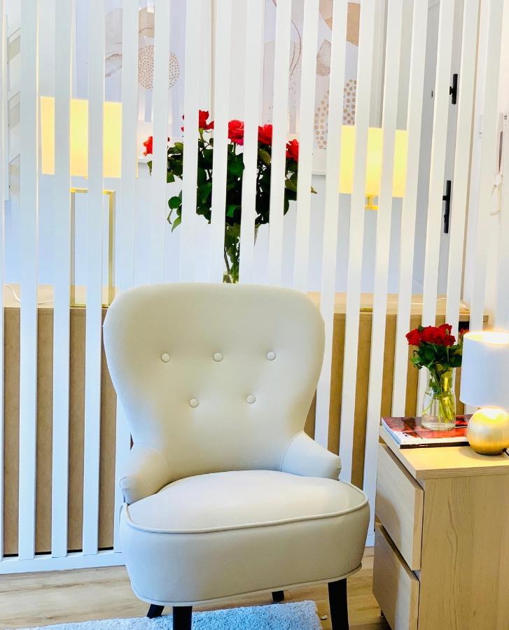 Apartament W Centrum Miasta Z Darmowym Parkingiem Dla Dwojga -Apartamenty Pod Zlotym Lwem Клодзко Екстериор снимка
