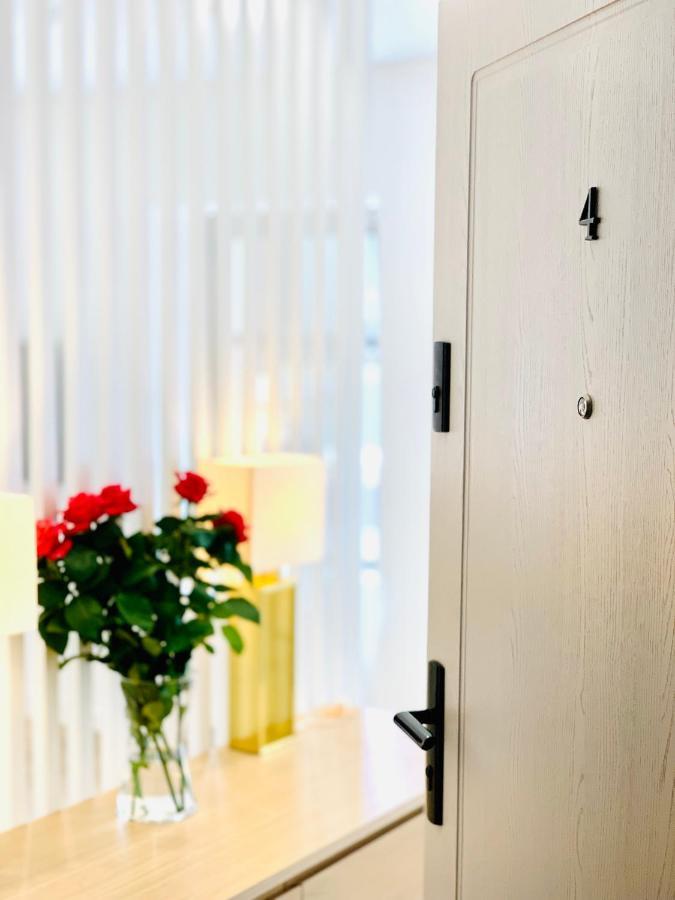 Apartament W Centrum Miasta Z Darmowym Parkingiem Dla Dwojga -Apartamenty Pod Zlotym Lwem Клодзко Екстериор снимка
