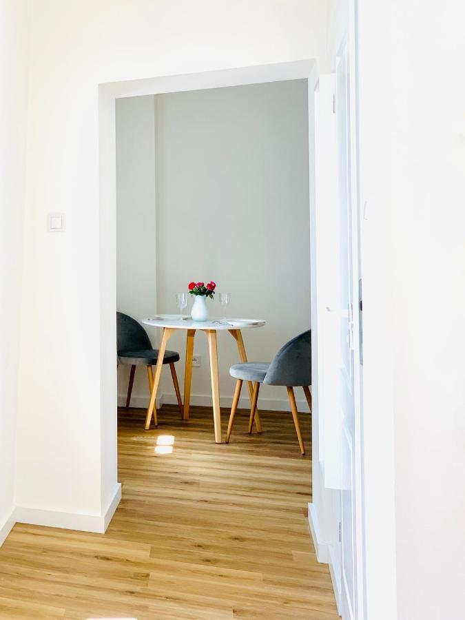 Apartament W Centrum Miasta Z Darmowym Parkingiem Dla Dwojga -Apartamenty Pod Zlotym Lwem Клодзко Екстериор снимка